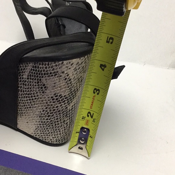 VOLCOM Platform Sandals - Picture 12 of 16